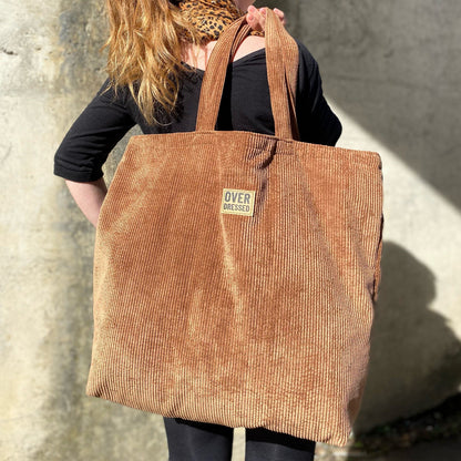 Braune Cordtasche genäht nach dem Easy Tote ag Schnittmuster.