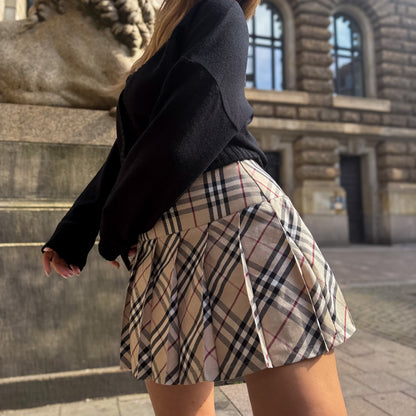 Not a size Faltenrock in beige schwarzen Schottenkaro.