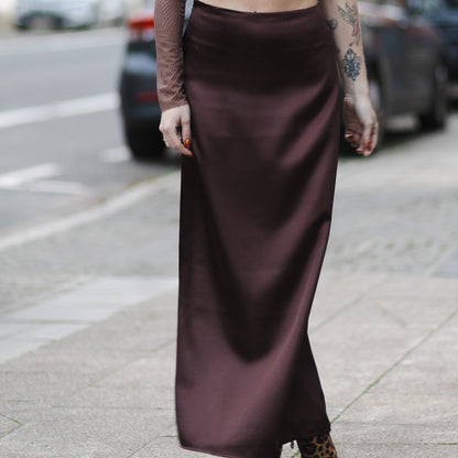 Langer inifinity slip skirt in dunkelbraun.