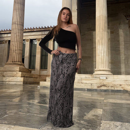 Bodenlanger infinity slip skirt von not a size in schwarz weiß.